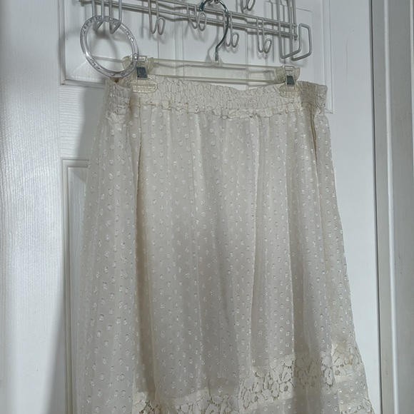 Cream lace skirt - Picture 3 of 5